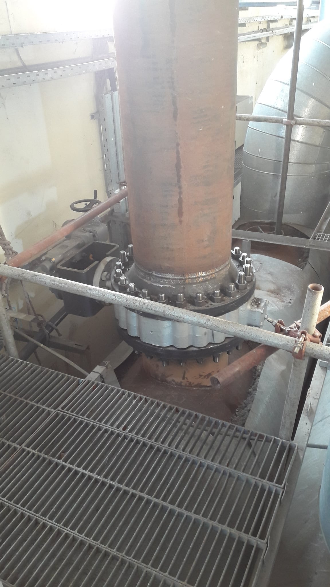 Κατασκευή νέας σωλονογραμμής και τοποθέτηση απομονωτικής δικλείδας νέας κύριας αντλίας