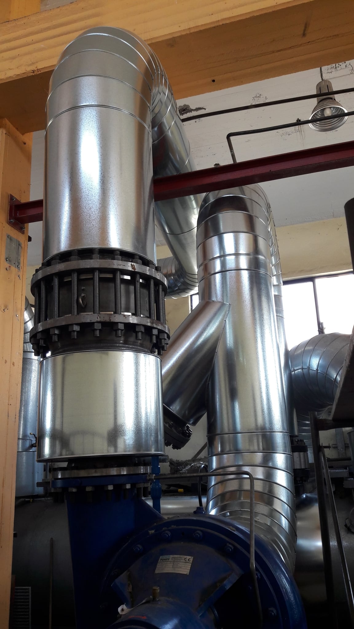 Σωληνογραμμές αναρρόφησης και κατάθλιψης DN500/350 mm κύριας αντλίας 710 kW